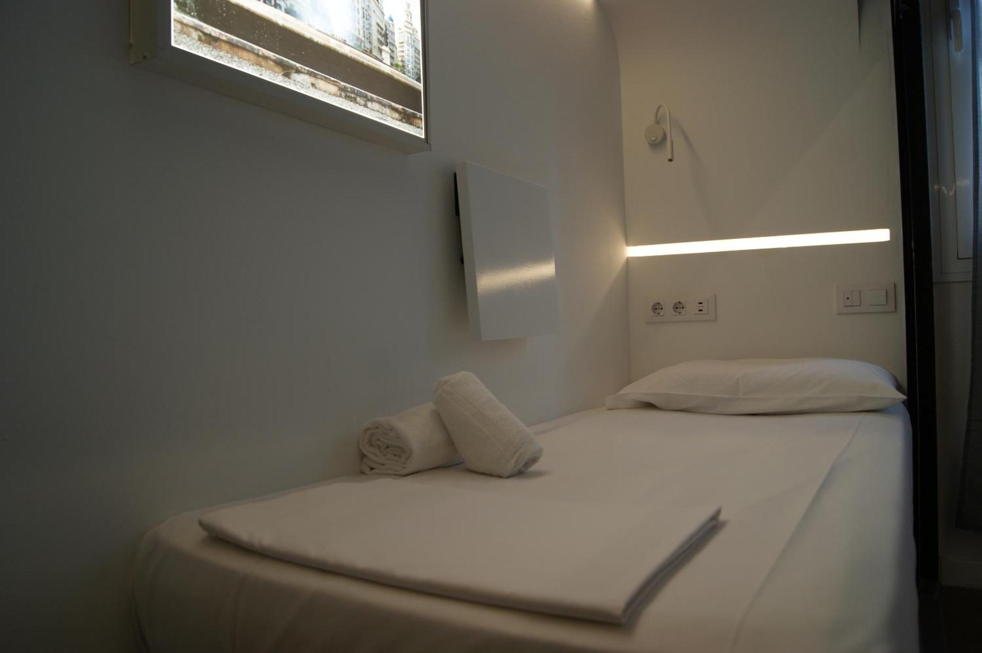 M Pods Malaga Hotel Bagian luar foto