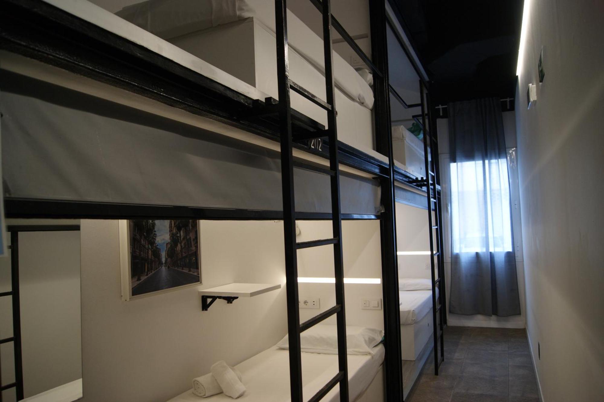 M Pods Malaga Hotel Bagian luar foto