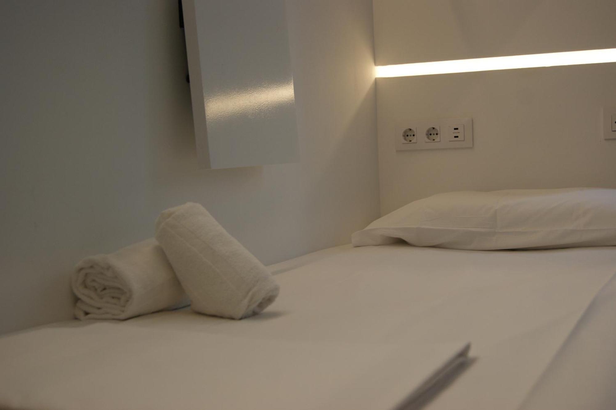 M Pods Malaga Hotel Bagian luar foto