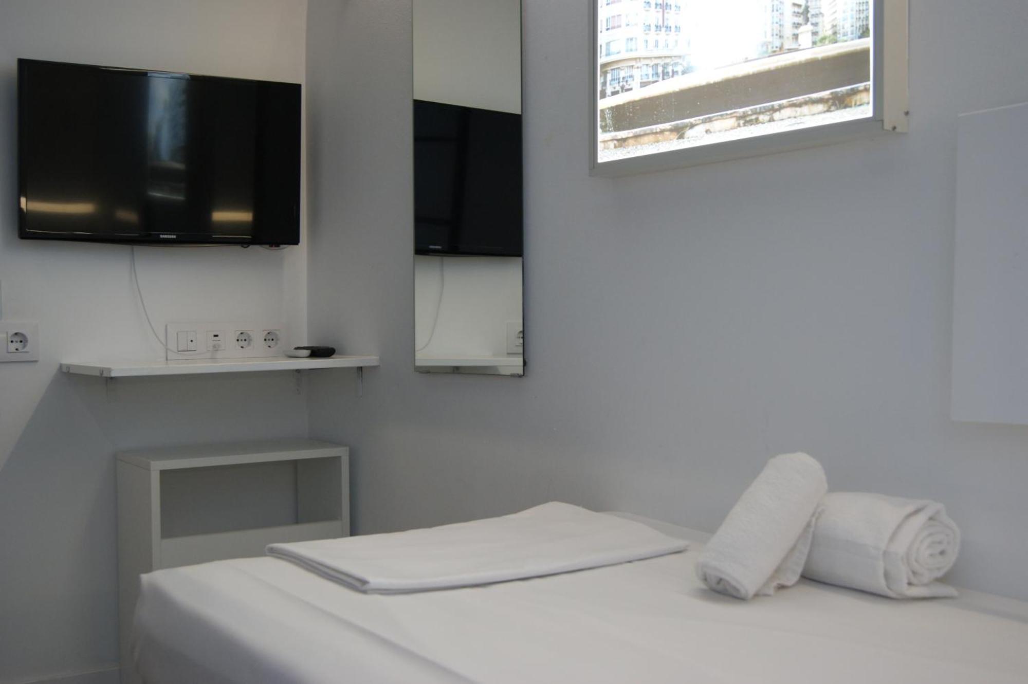M Pods Malaga Hotel Bagian luar foto