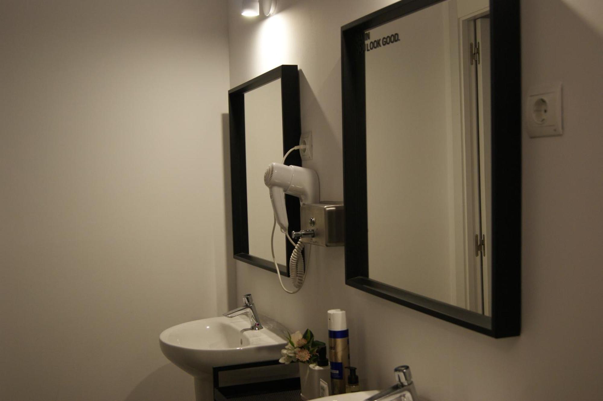 M Pods Malaga Hotel Bagian luar foto